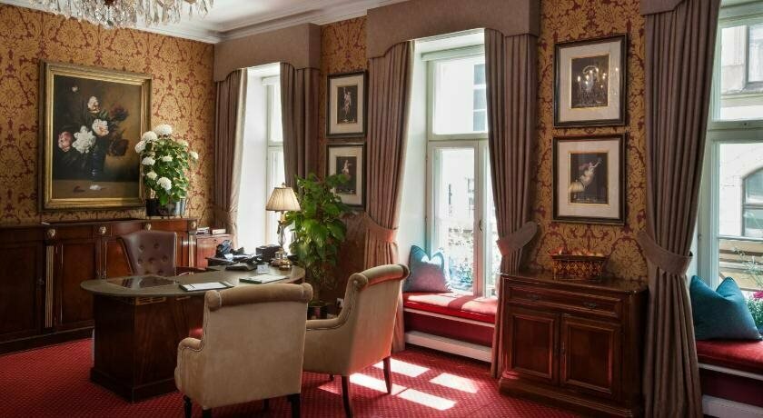 Grand Palace Hotel