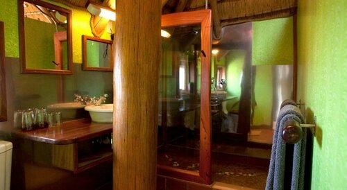 Stiltz Guest House, Забронировать Отель Отели Свакопмунд с парковкой, рядом с National Marine Aquarium, Парковка