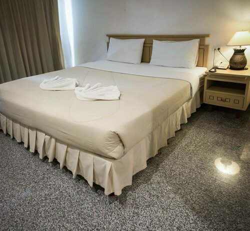 Maneerote Hotel Surin, Varaa Hotelli Hotellit North-Eastern Thailand pysäköinnillä, Pysäköinti