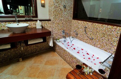 Taj Green Cove Resort and Spa Kovalam, Prenota Resort Kovalam Kerala