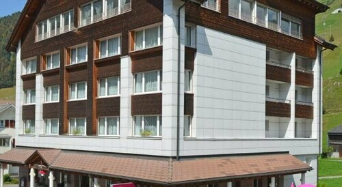 Hotel Piz Badus, Prenota Hotel Hotel a Svizzera centrale con parcheggio, Parcheggio