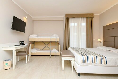 Hotel Oliveto, Забронировать Отель Отели озера Гарды с бассейном, Бассейн
