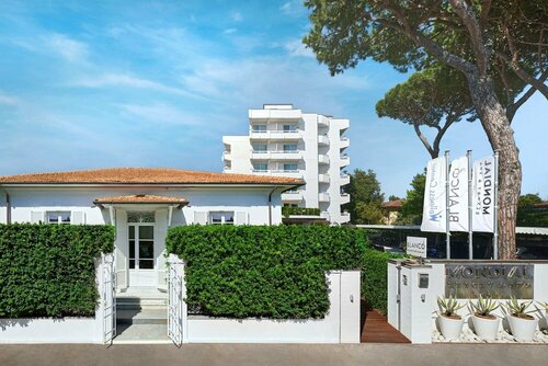 Mondial Resort & Spa, Забронировать Курортный отель Марина-ди-Пьетрасанта Версилия