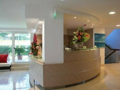 Hotel Ghirlandina, Забронировать Отель Отели Риваззурра с питанием, Пансион