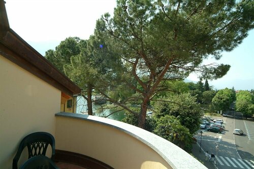 Residence Giardinetto, Book Hotel Hotels in Como with Parking, Parking