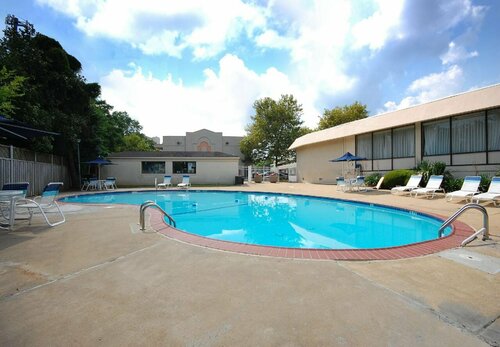 Hotel Pentagon, Book Hotel Hoteller i Virginia med pool, Swimmingpool