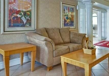 Econo Lodge Kalamazoo near Wings Stadium, Забронировать Отель Каламазу штат Мичиган