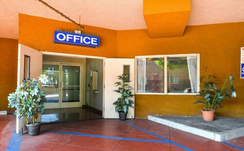 H3 Inn and Suites, Забронировать Отель Отели Инглвуд с парковкой, рядом с Centinela Hospital Medical Center, Парковка