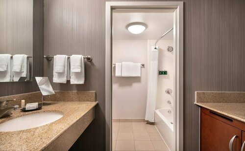 Sonesta Select Phoenix Camelback, Забронировать Отель Кемелбэк-Ист Финикс, рядом с Life Care Centers of America