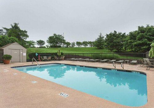 La Quinta by Wyndham Baltimore BWI Airport, Buchen Sie Hotel Hotels in Linthicum Heights mit Pool, Schwimmbad