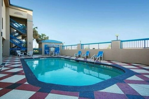 Quality Inn & Suites Ft. Jackson Maingate, Забронировать Отель Колумбия 