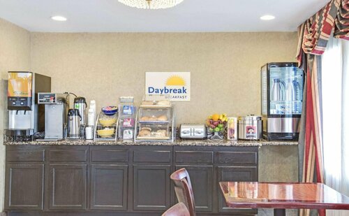 Days Inn by Wyndham Los Angeles LAX South Bay Beach City LA, Забронировать Отель Отели Лондейл с бассейном, Бассейн