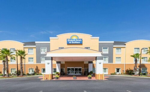 Days Inn & Suites by Wyndham Savannah North I-95, Prenota Hotel Hotel a Georgia con parcheggio, Parcheggio