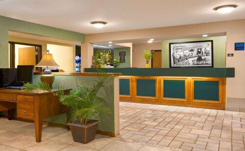Super 8 by Wyndham Lynchburg VA, Rezerwuj Hotel Hotele w Lynchburg z parkingiem, Parking