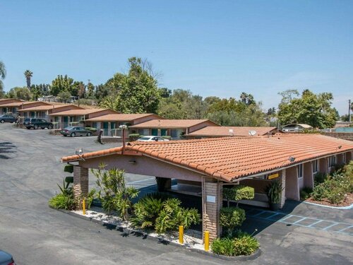 Rodeway Inn Fallbrook Downtown, Забронировать Мини-отель Фоллбрук San Diego County, рядом с Grand Tradition Estate and Gardens