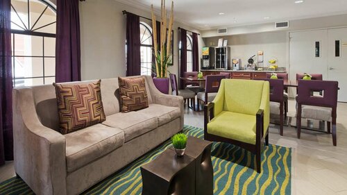 Best Western Deer Park Inn and Suites, Book Hotel Hoteller i Deer Park med parkering, Parkering