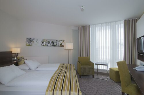 Holiday Inn Munich Unterhaching by IHG, Забронировать Отель Отели Баварии с парковкой, Парковка