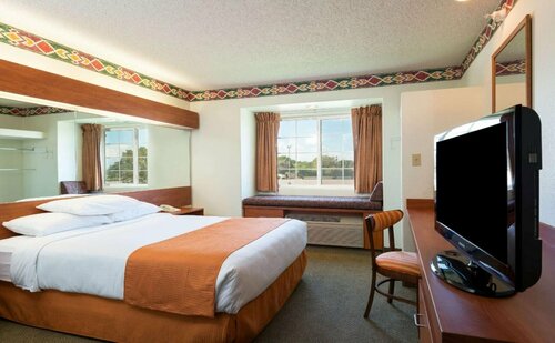 Microtel Inn & Suites by Wyndham Pueblo, Book Hotel Hoteller i Pueblo med pool, Swimmingpool