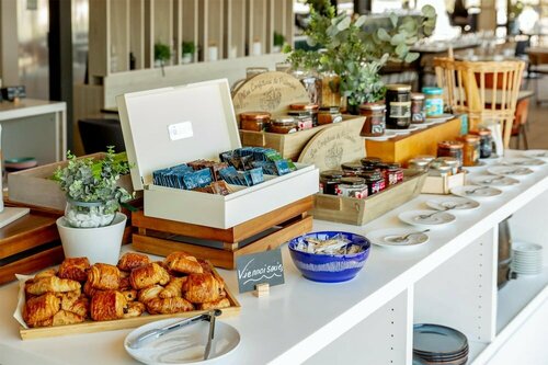 Golden Tulip Hotel & Rooftop Martigues Provence, Забронировать Отель Мартиг Étang de Berre