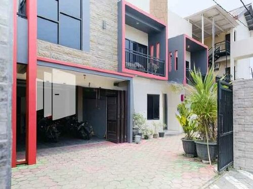 RedDoorz Syariah @ Kertomenanggal Surabaya, Book Hotel Gayungan Wonokerto