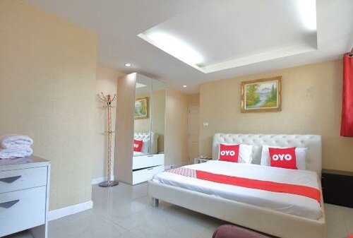 OYO Srirat Residence, Забронировать Отель Отели Центрального Таиланда с парковкой, Парковка