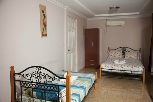 Residencial Turistico Cuba, Boek Hotel Hotels in Panama-Stad met parkeren, Parkeren