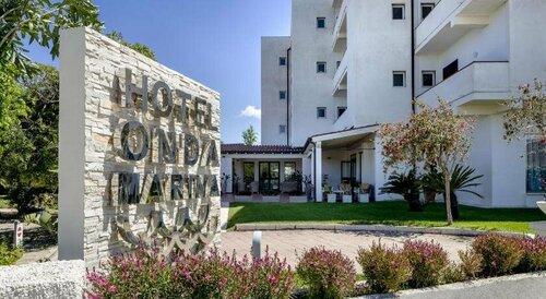 Hotel Onda Marina, Забронировать Отель Отели в центре Сана Теодоро с завтраком, отели в центре Сана Теодоро с завтраком