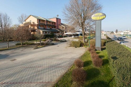Le Gronde, Book Hotel Cava Manara Lombardiet