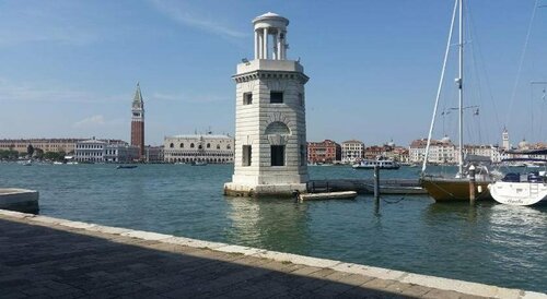 Casa Genoveffa, Забронировать Отель Джудекка Венеция, рядом с Вокзал Accademia