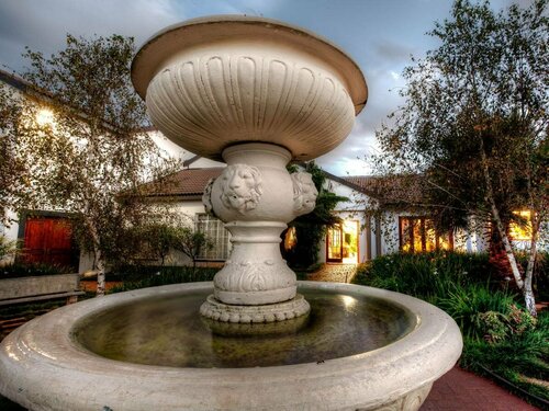 AfricaSky Guest House, Book Pension Gauteng hoteller med parkering, Parkering