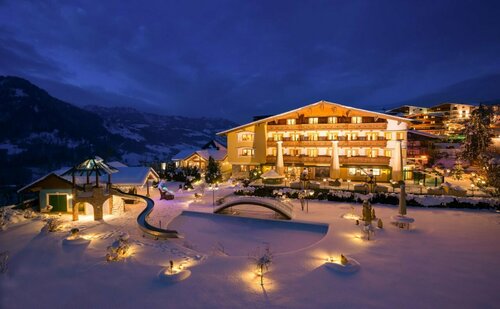 Hotel Berghof - St Johann in Salzburg, Забронировать Отель Санкт-Иоганн-им-Понгау Salzburger Sportwelt, рядом с Гондольный подъемник Альпендорф (нижняя станция)