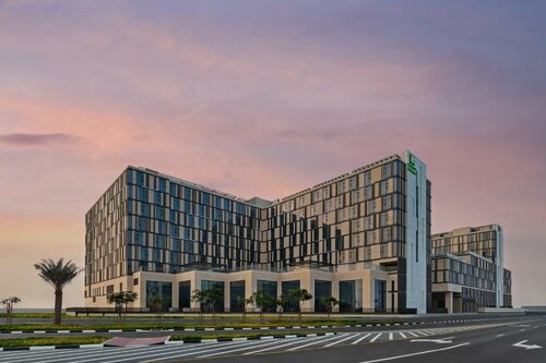 Holiday Inn Dubai Al-Maktoum Airport by IHG, Забронировать Отель Отели Дубая с питанием, Пансион