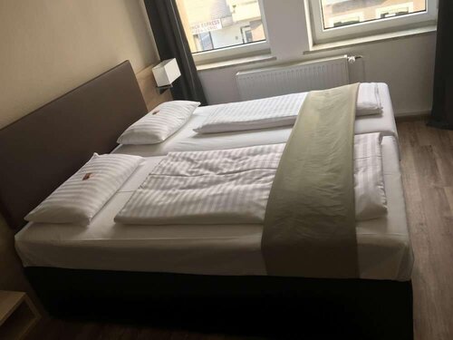 Central Hotel Duisburg, Забронировать Отель Neudorf-Nord Дуйсбург