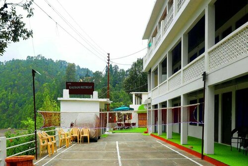 Hotel Kausani Retreat, Varaa Hotelli Almora Uttarakhand
