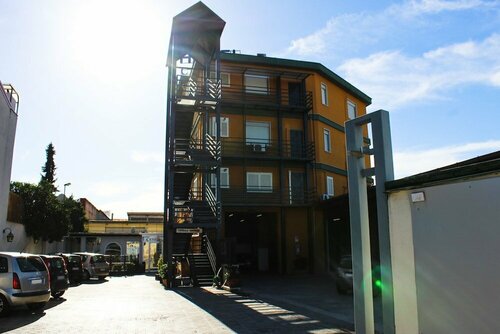 Hotel Cesirja, Забронировать Отель Отели Касаваторе с парковкой, Парковка
