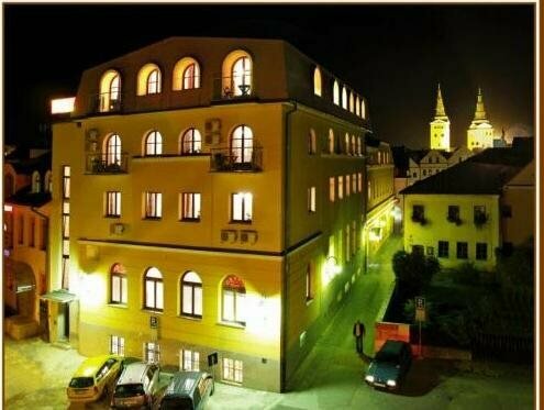 Hotel Grand, Забронировать Отель Жилина Little Fatra