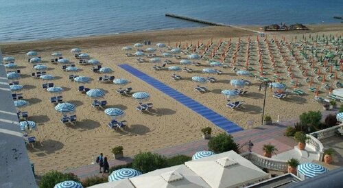 Casa Bianca Al Mare, Забронировать Отель Отели Лидо ди Езоло с бассейном, рядом с Стадион Армандо Пиччи, Бассейн