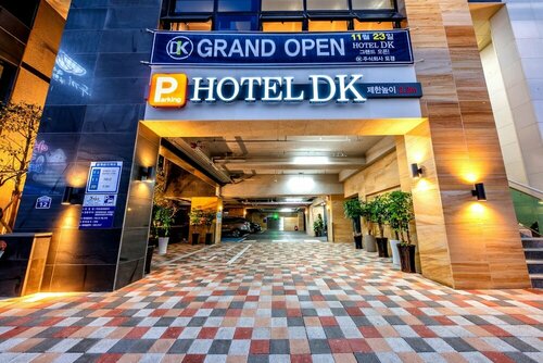 Hotel DK, Забронировать Отель Отели Острова Чеджудо 3 звезды, рядом с Водопад Чхонджиён, 3*
