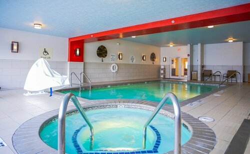 Holiday Inn Express Hotel & Suites Indianapolis North Carmel by IHG, Prenota Hotel Hotel a Indiana con piscina, Piscina