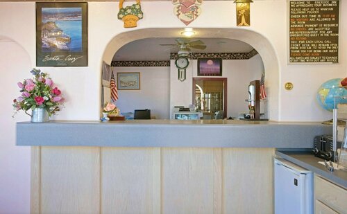 Riverside Inn & Suites Santa Cruz, Забронировать Мини-отель Санта-Круз Santa Cruz and Vicinity, рядом с Rio Theatre