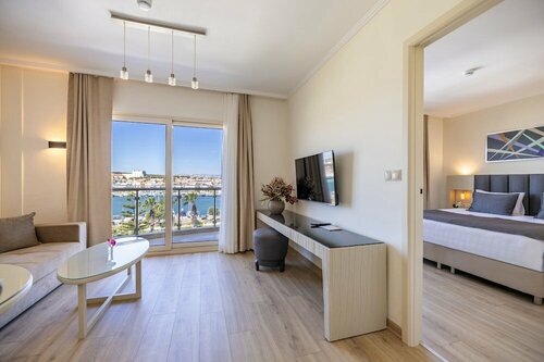 Sisus Marina Hotel, Забронировать Отель СПА-отели Чешме, рядом с Пляж Айя-Йорги, SPA-услуги