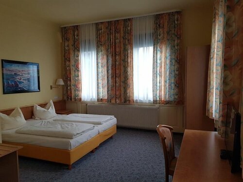 TRAUBE Hotel Öffingen, Забронировать Отель Фелльбах Swabian Forest