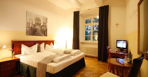 Klosterhotel Wöltingerode, Забронировать Отель Отели Финенбург с бассейном, Бассейн