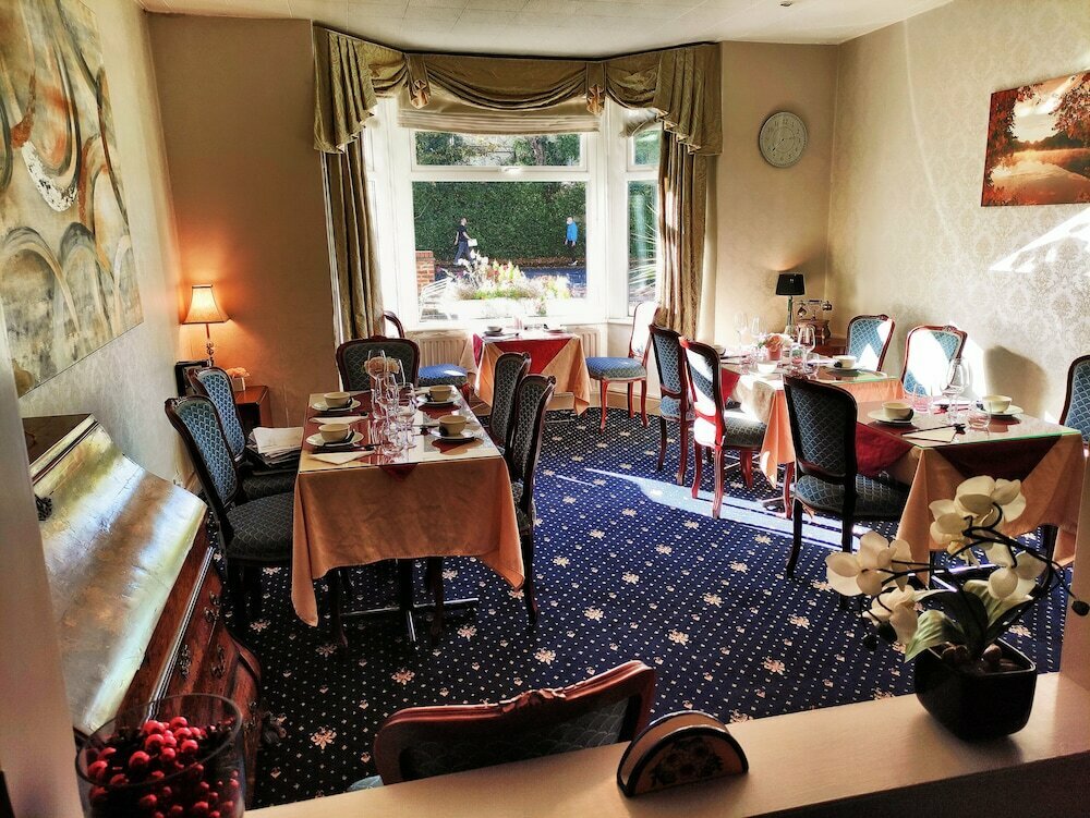 Crystal Hotel & Savour Restaurant