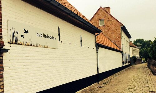 B&B Lisdodde, Забронировать Отель «постель и завтрак» Лиссевеге Брюгге, рядом с Музей Святых