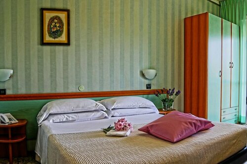 Hotel Adriatico, Varaa Hotelli Hotellit Rooma uima-altaalla, Uima-allas