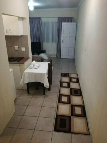Cedar Wood Guest Lodge, Reservar Casa de hóspedes Hotéis em Edenvale com Piscina, Piscina