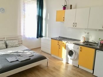 Residence Víta Nejedlého, Boek Appartement Praag Tsjechië, in de buurt van Karlin Studios