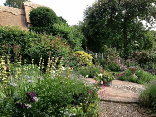 Thatched Cottage B&B, Book Bed and Breakfast Hoteller i Edenbridge med parkering, Parkering