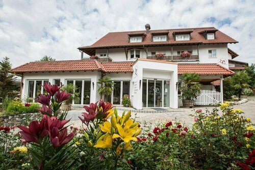 Hotel & Restaurant "Am Obstgarten", Book Hotel Oberteuringen Lake Constance